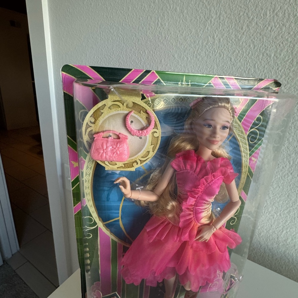 GLINDA OZDUST BALLROOM Mattel Wicked Movie 11" Fashion Doll IN HAND!!! - Picture 9 of 10